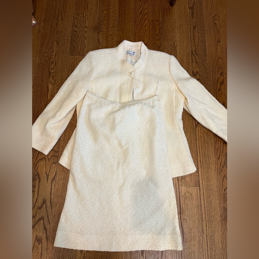 TWO SET WHITE PROFESSIONAL ATTIRE. WHITE BLAZER AND WHITE SKIRT. BRAND NEW